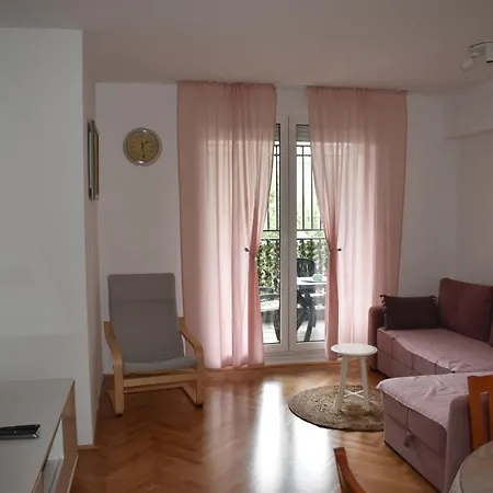 Aria Apartman